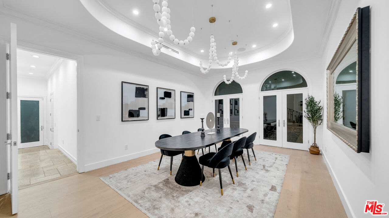 1447 San Ysidro Dr