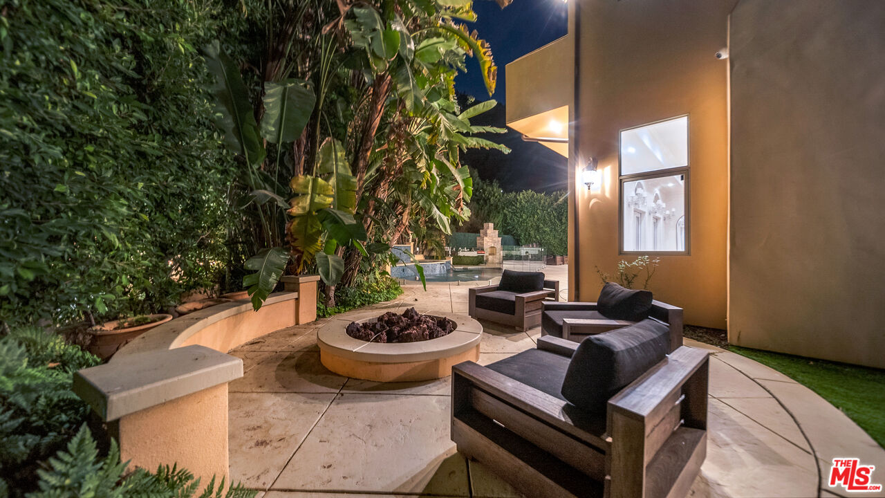 1447 San Ysidro Dr