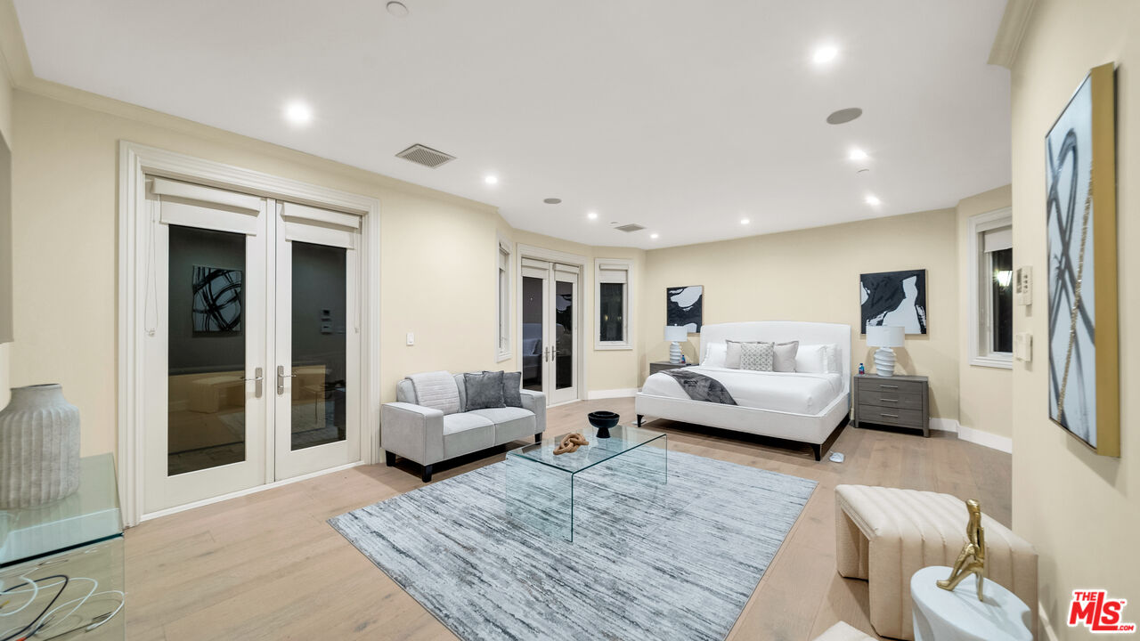 1447 San Ysidro Dr