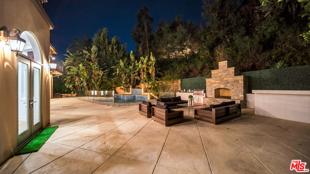 1447 San Ysidro Dr