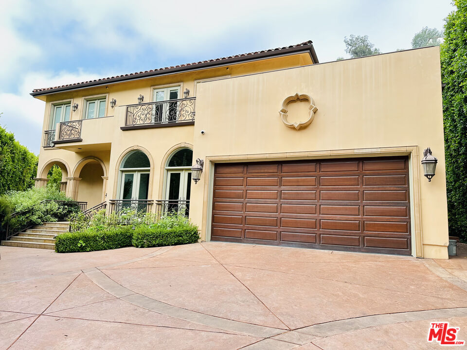 1447 San Ysidro Dr