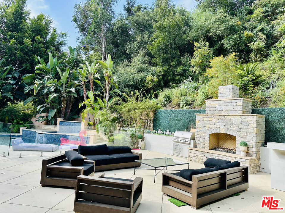 1447 San Ysidro Dr