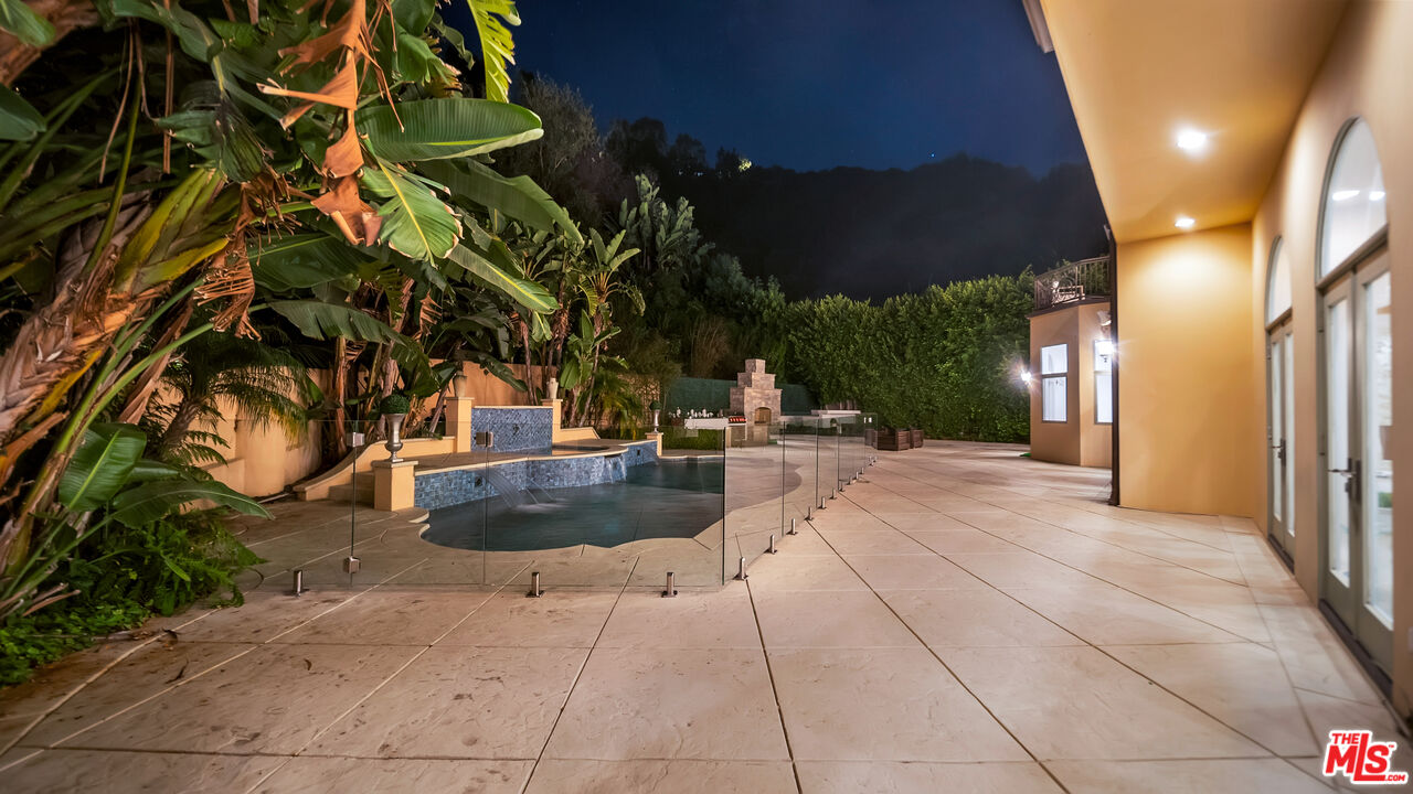 1447 San Ysidro Dr