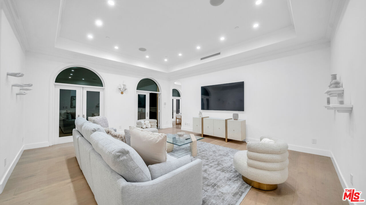 1447 San Ysidro Dr