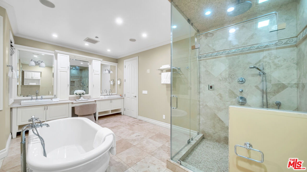 1447 San Ysidro Dr