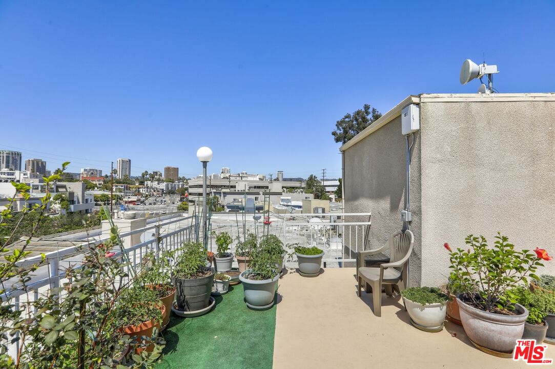 1840 S Beverly Glen Blvd Unit: 309