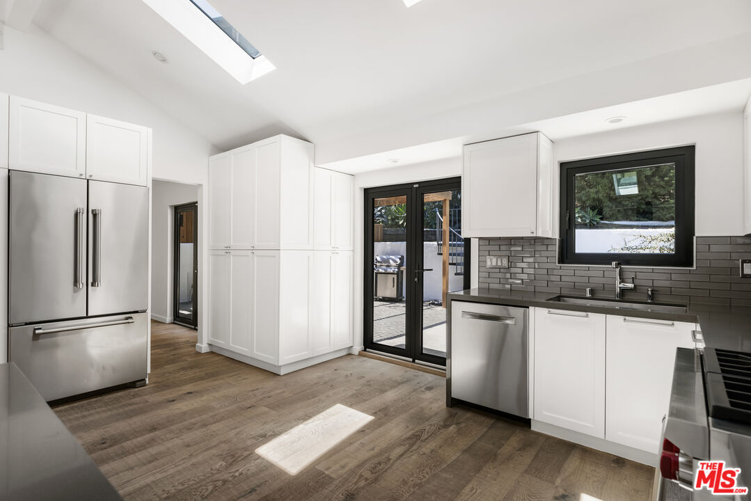 2425 Rinconia Dr