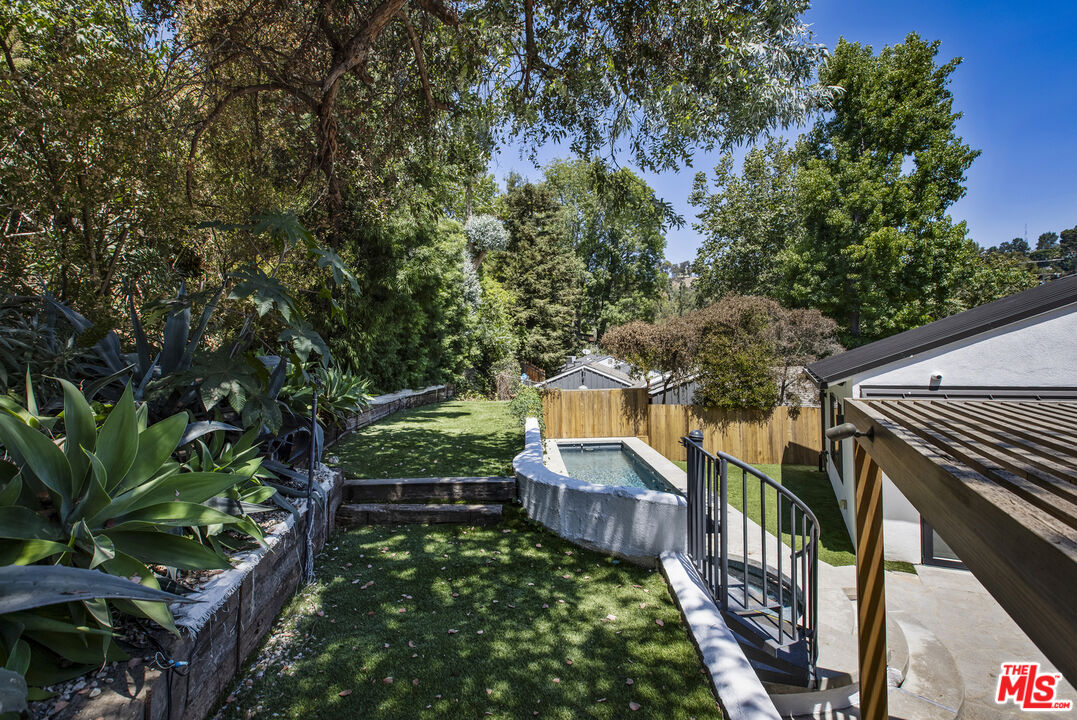 2425 Rinconia Dr