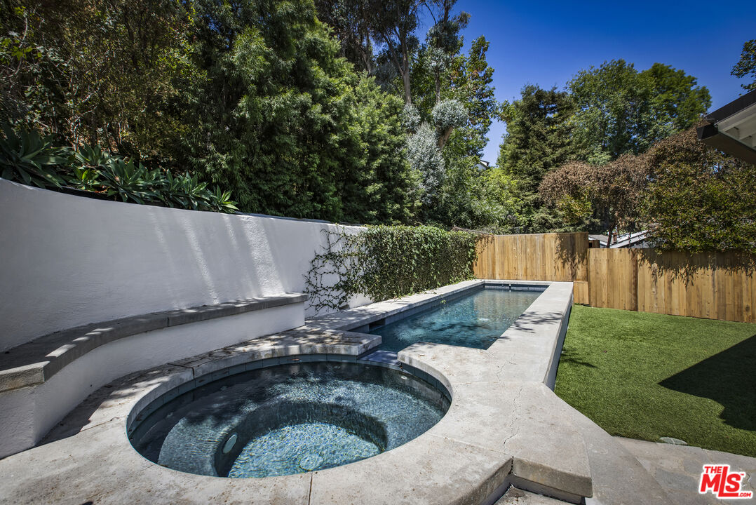 2425 Rinconia Dr