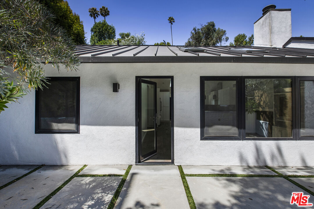 2425 Rinconia Dr