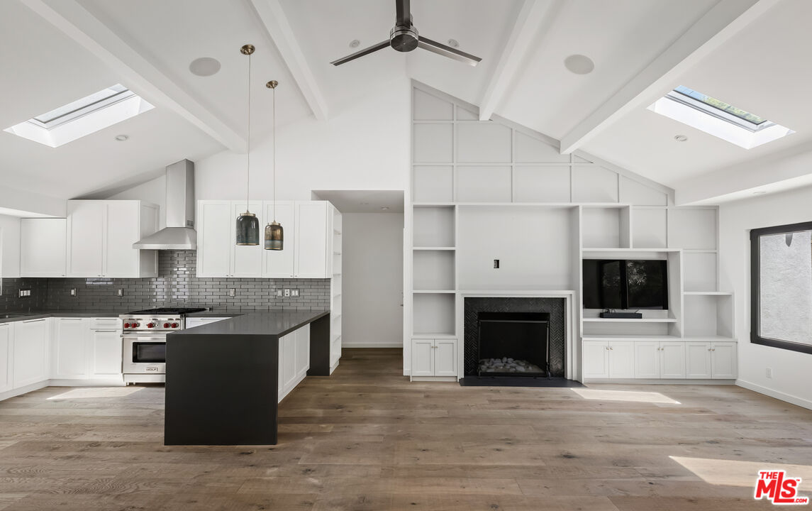 2425 Rinconia Dr
