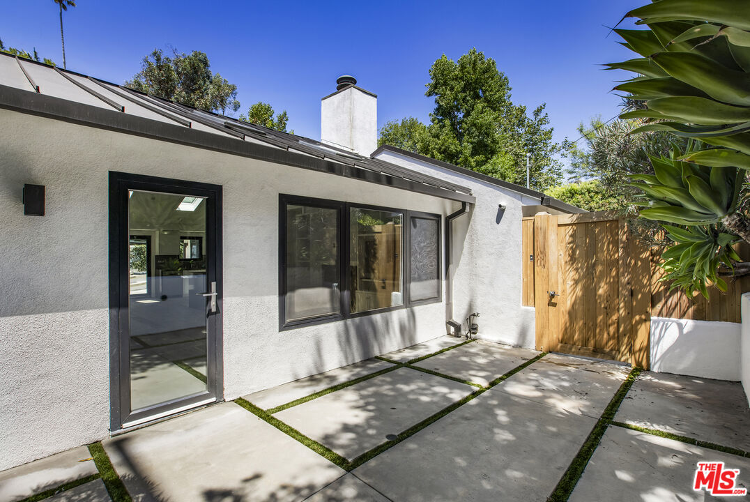 2425 Rinconia Dr