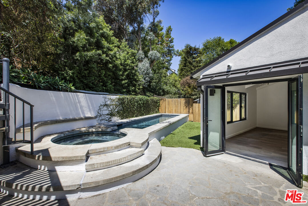 2425 Rinconia Dr