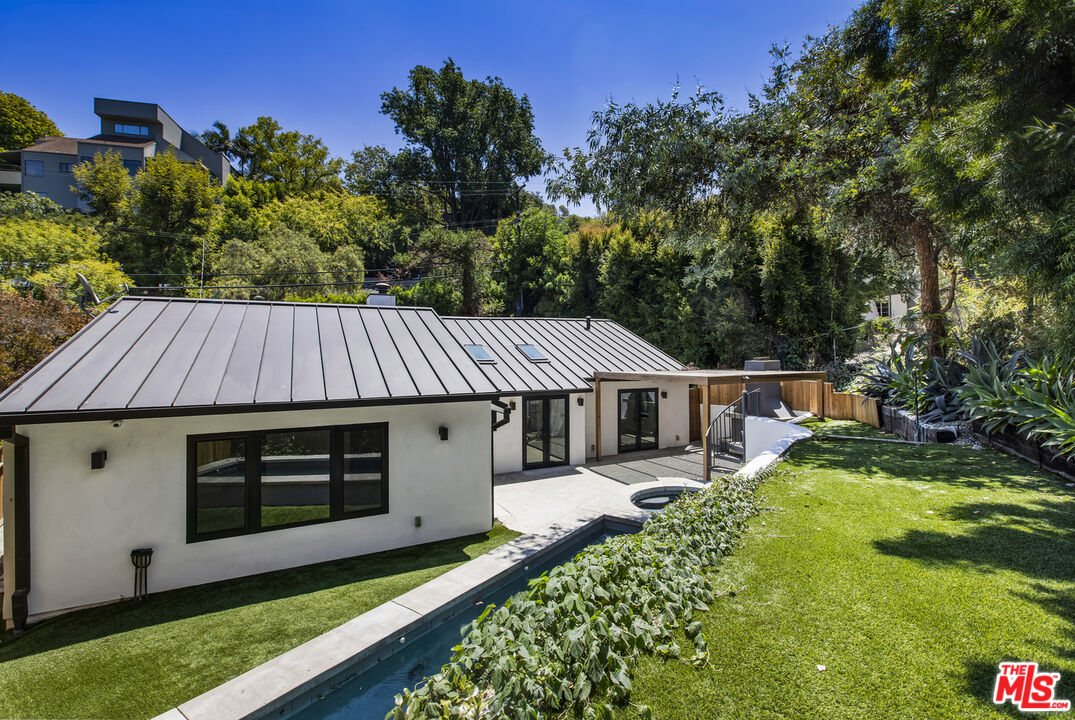 2425 Rinconia Dr