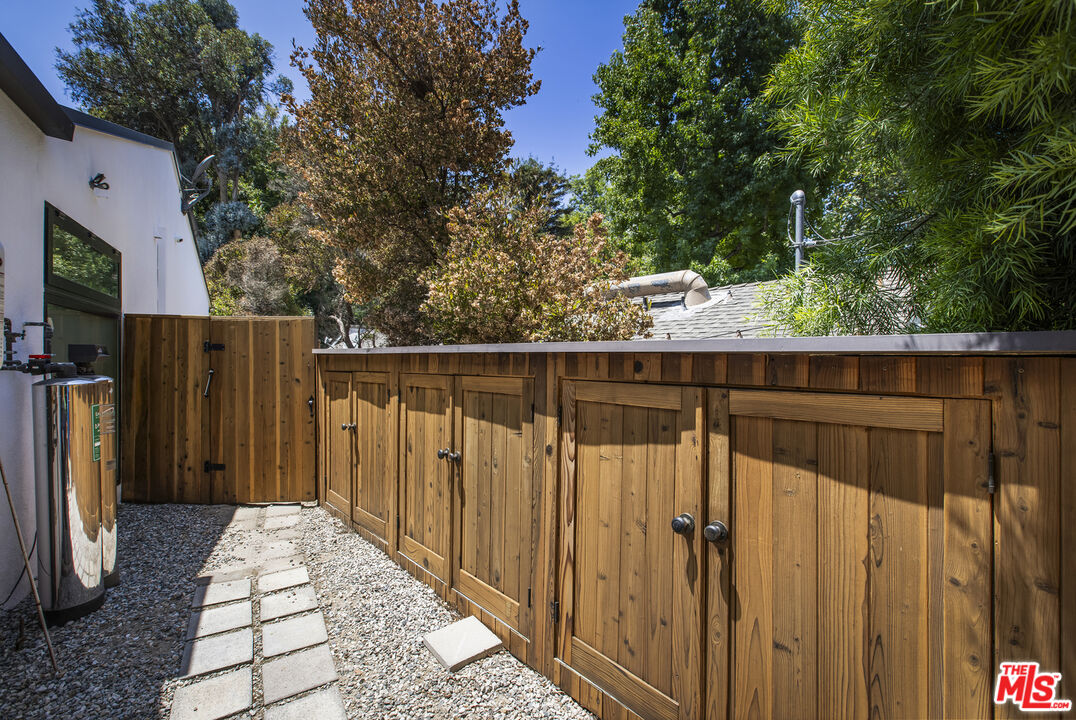 2425 Rinconia Dr