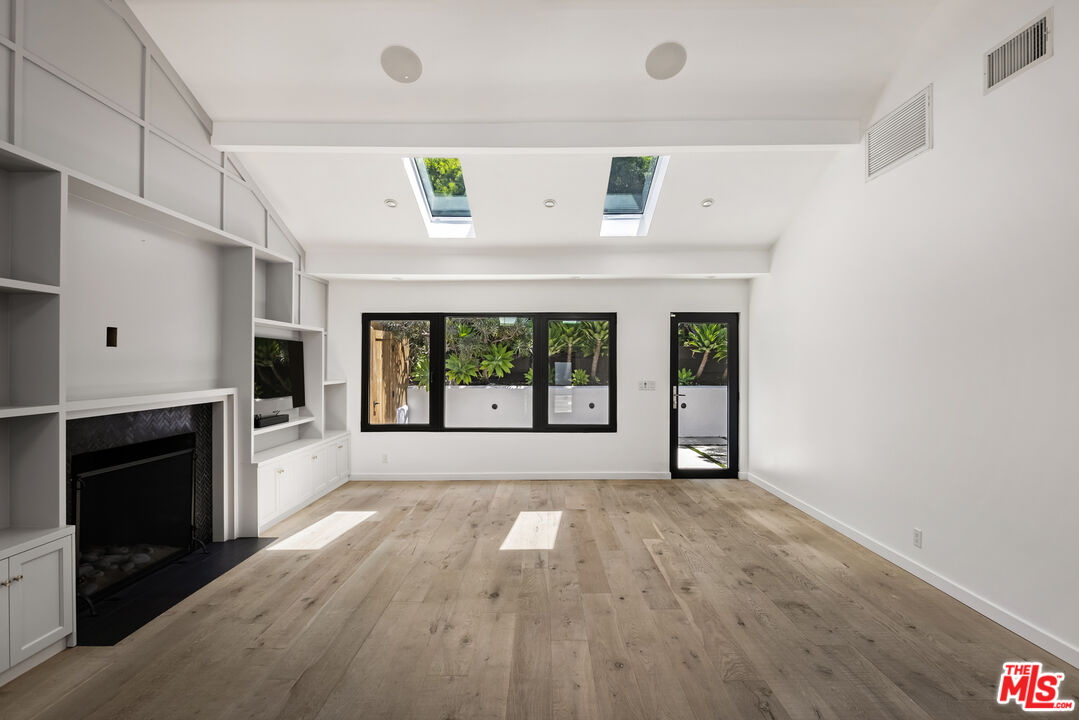 2425 Rinconia Dr