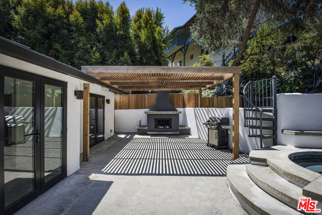 2425 Rinconia Dr