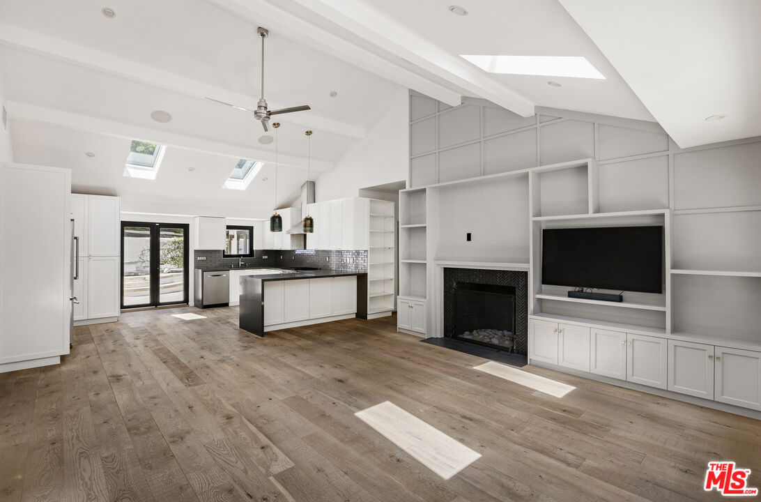 2425 Rinconia Dr
