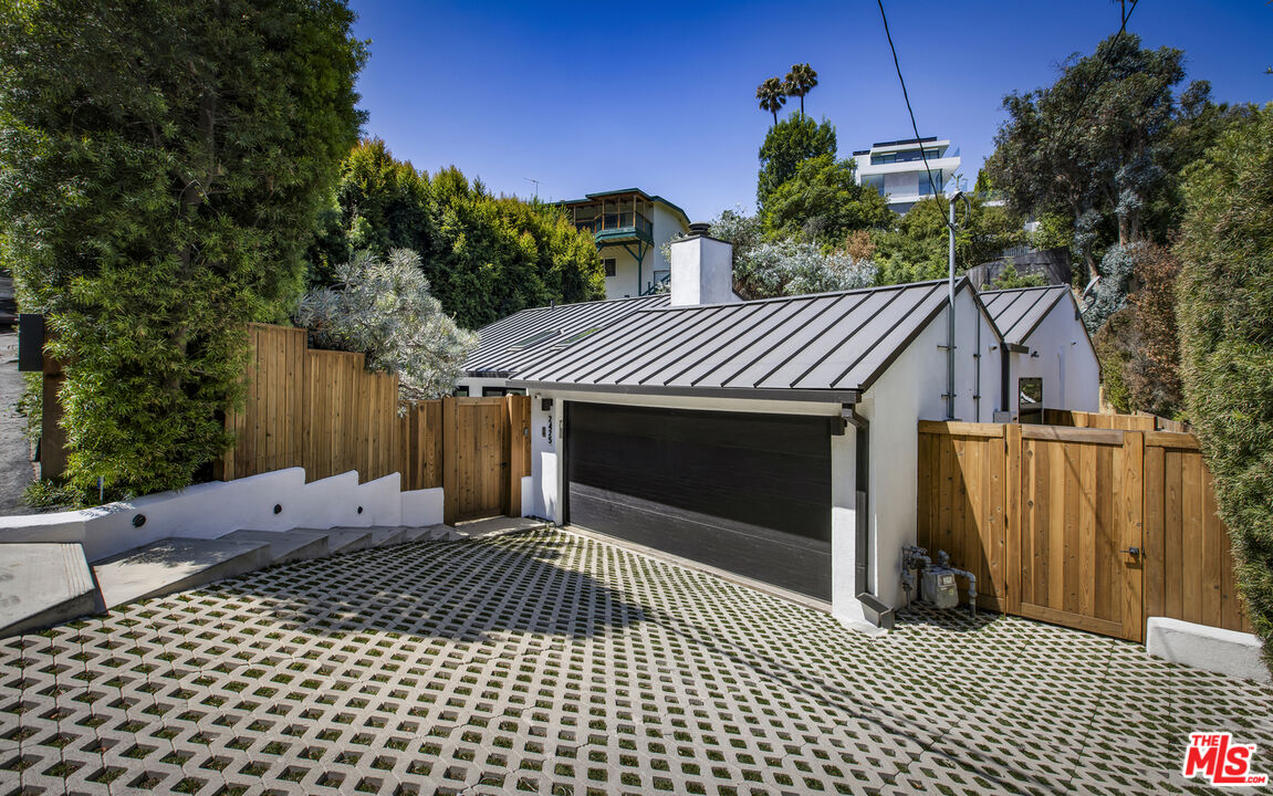 2425 Rinconia Dr