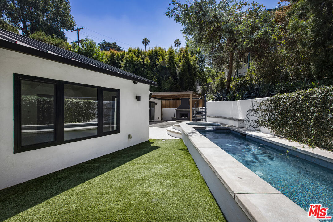 2425 Rinconia Dr