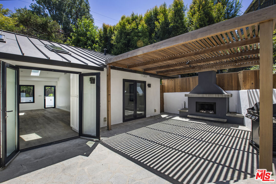 2425 Rinconia Dr