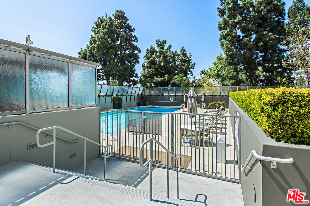 2222 Avenue Of The Stars Unit: 2503