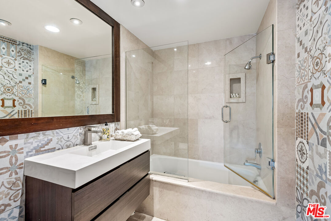 2222 Avenue Of The Stars Unit: 2503