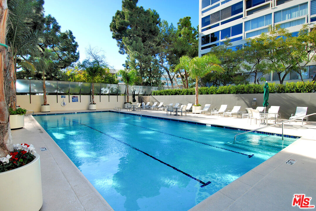 2222 Avenue Of The Stars Unit: 2503