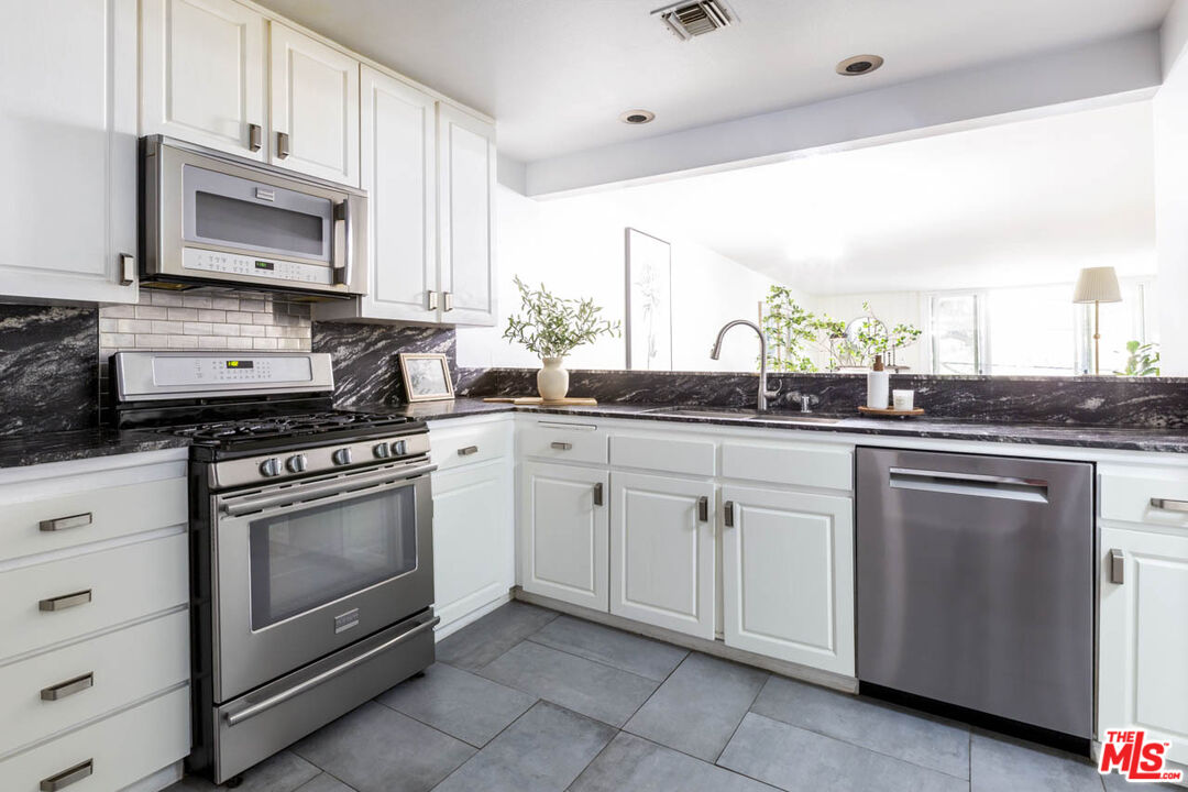 4321 Los Feliz Blvd Unit: 105