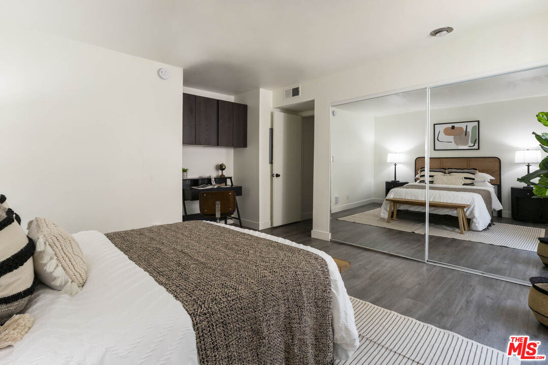 4321 Los Feliz Blvd Unit: 105
