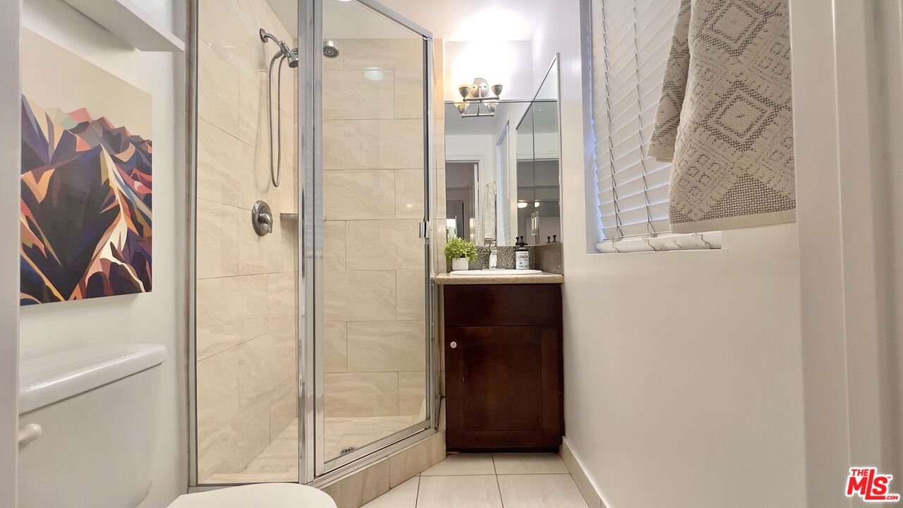 5633 Carlton Way Unit: 203