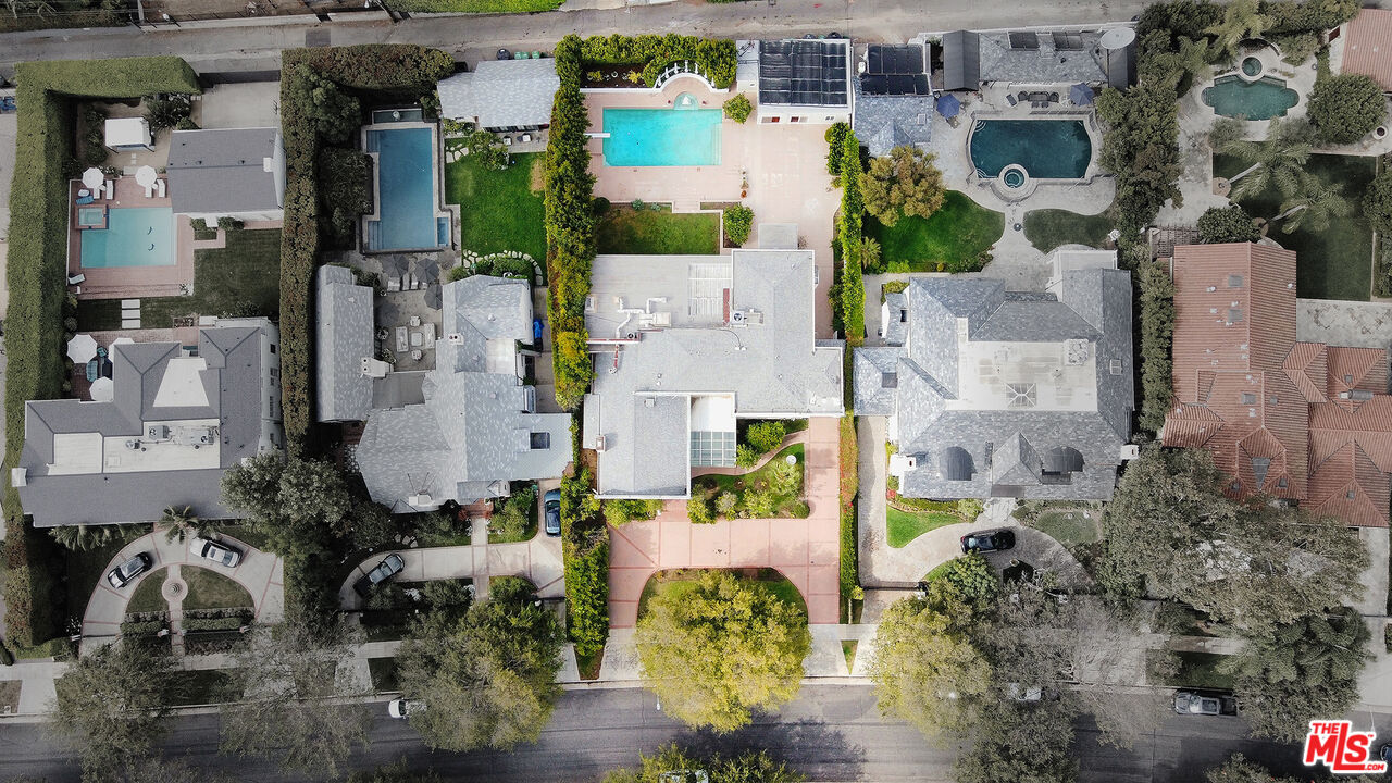 713 N Elm Dr