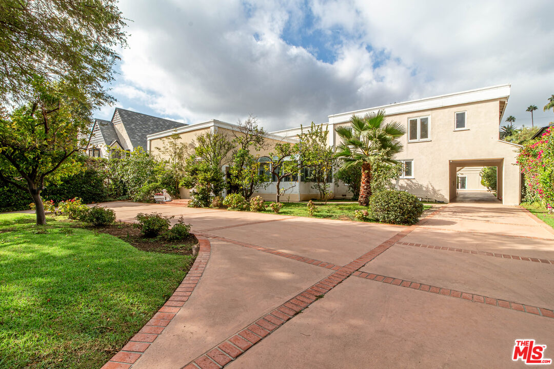 713 N Elm Dr