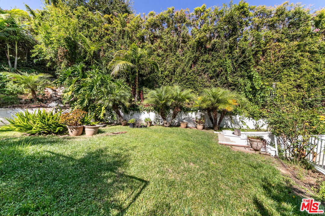 661 Warner Ave
