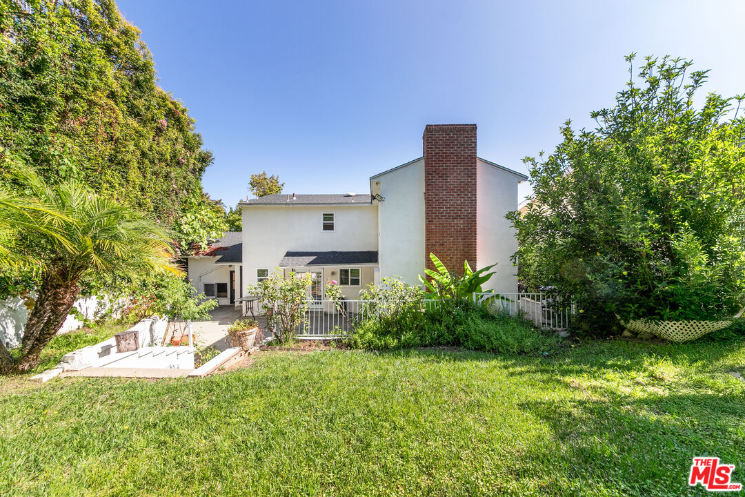 661 Warner Ave