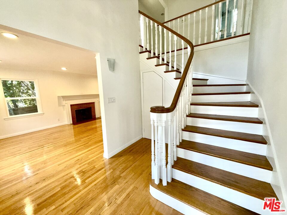 661 Warner Ave