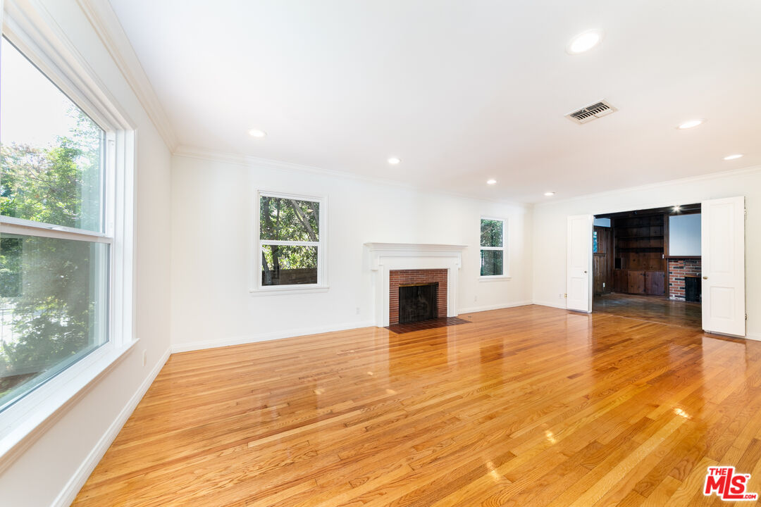 661 Warner Ave