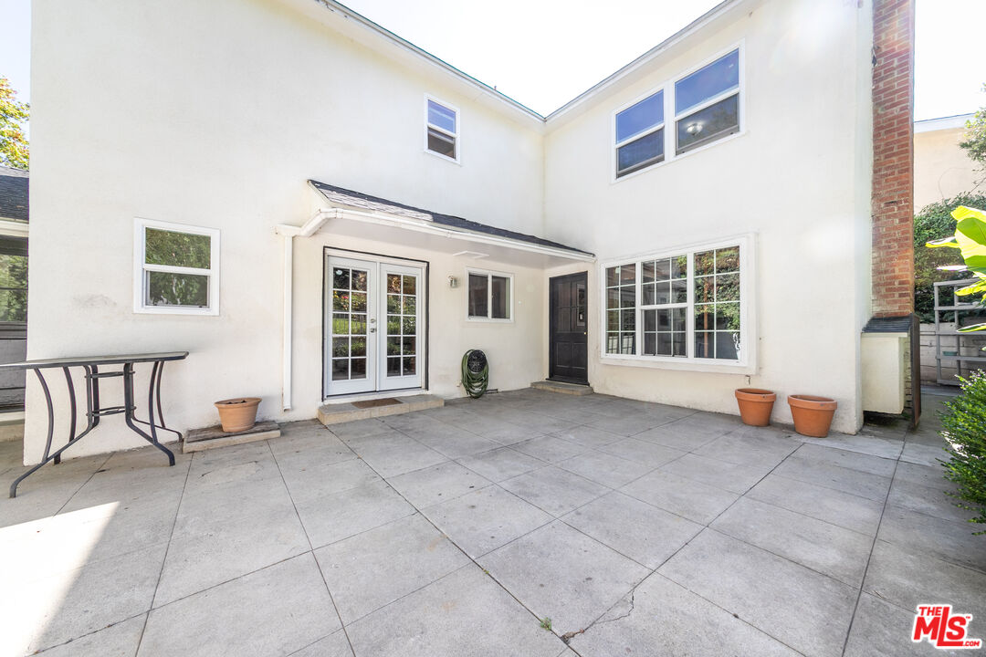 661 Warner Ave