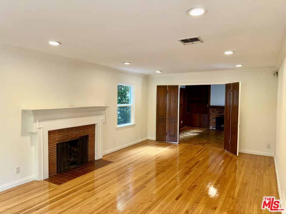661 Warner Ave