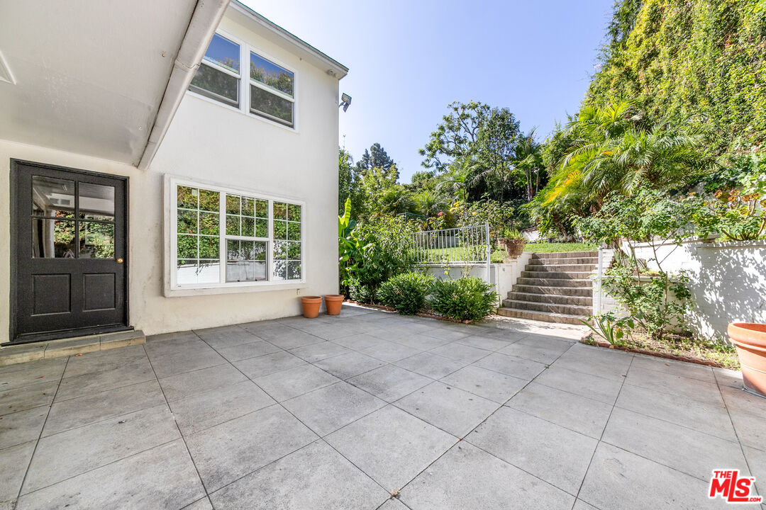 661 Warner Ave