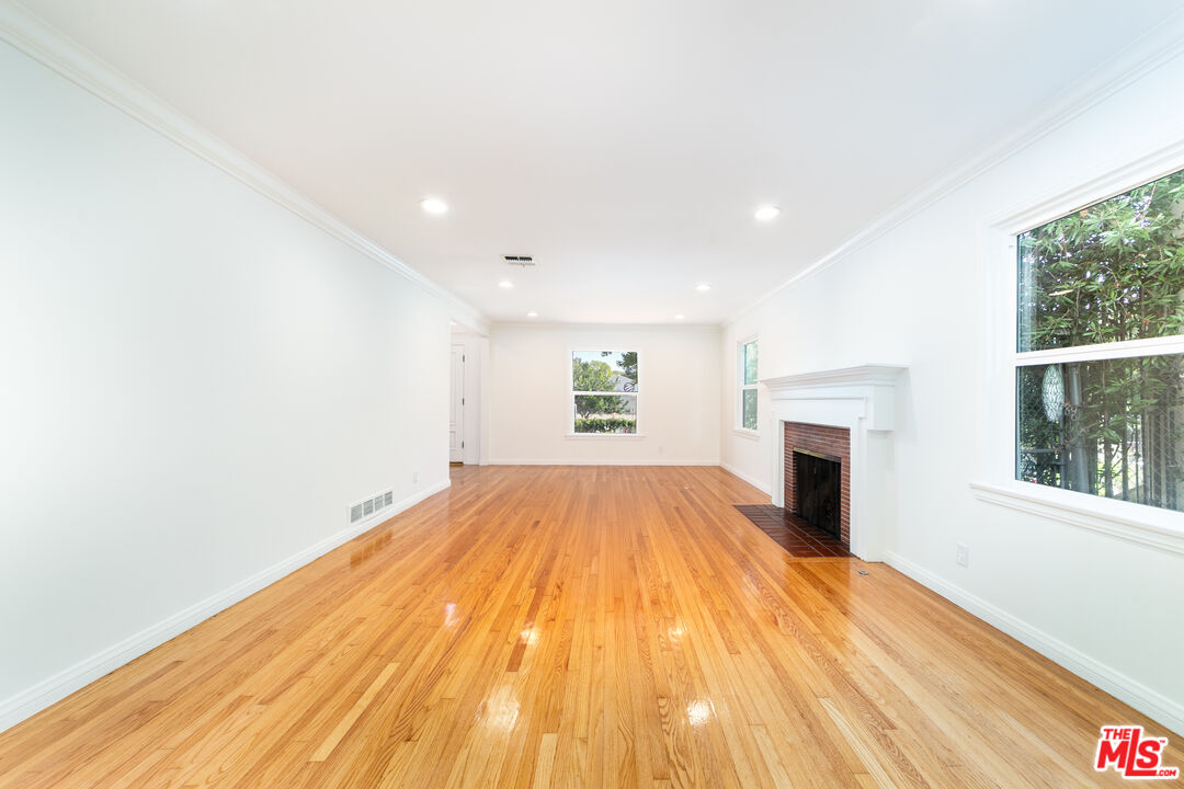 661 Warner Ave