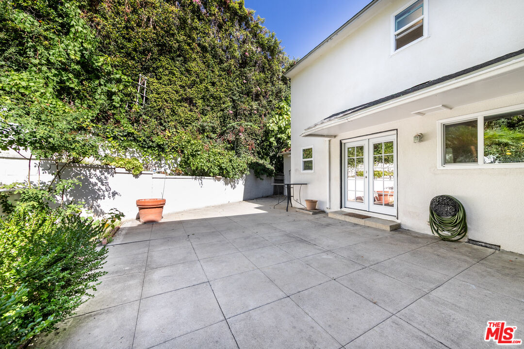 661 Warner Ave