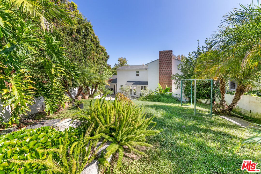 661 Warner Ave