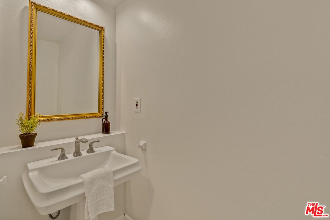 3207 Colorado Ave Unit: 1
