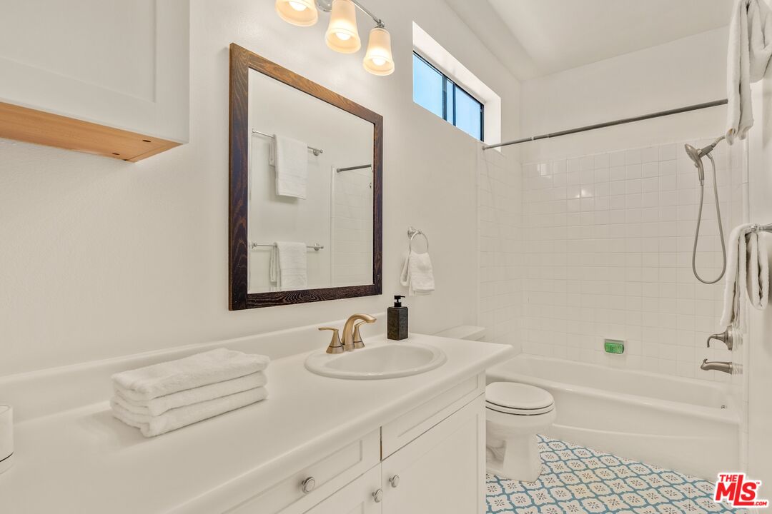 3207 Colorado Ave Unit: 1