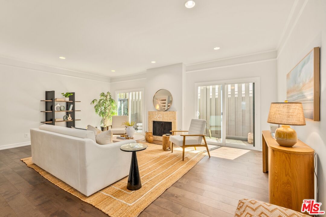 3207 Colorado Ave Unit: 1