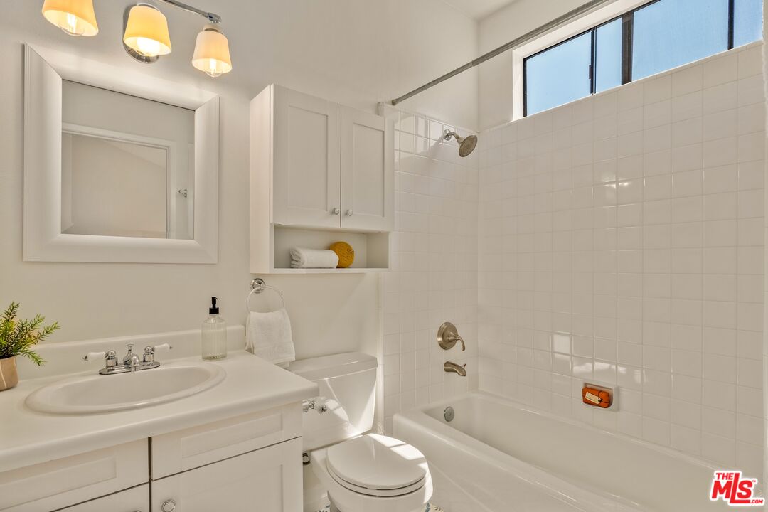 3207 Colorado Ave Unit: 1
