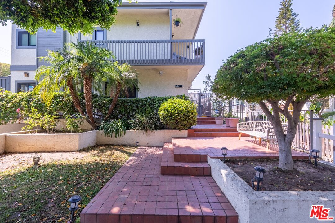 3207 Colorado Ave Unit: 1