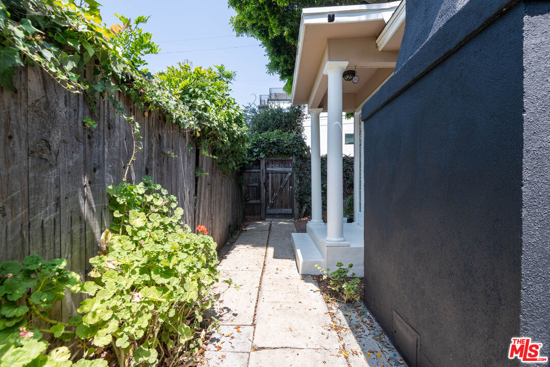 6516 Lexington Ave