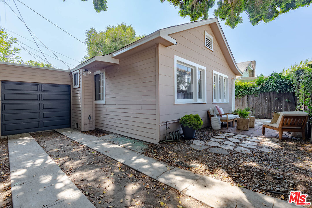 6516 Lexington Ave